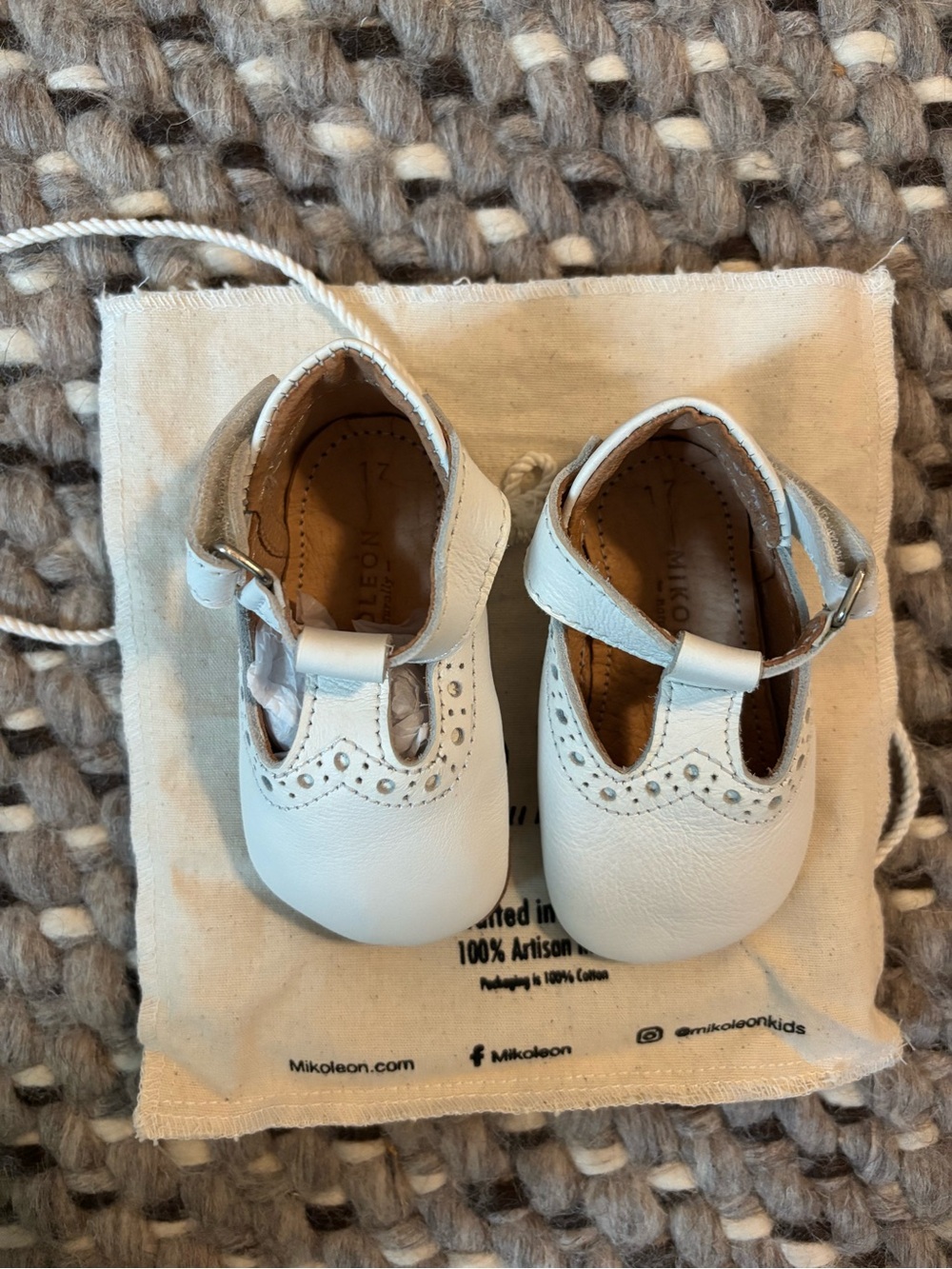 Mikoleon- Mary Jane White Leather Baby Shoes - Picture 4 of 4